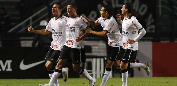 BRASILEIRÃO Ralf-comemora-ao-marcar-para-o-corinthians-na-partida-contra-o-vasco-no-pacaembu-060711-1310006076605_615x300