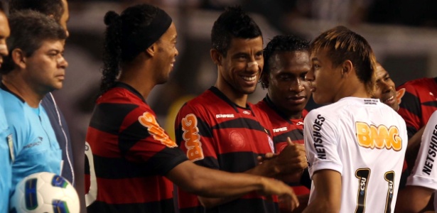 Sem Ronaldinho, Thiago Neves, Borges, Elano e Ganso, Neymar é a única atração
