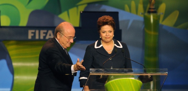 Joseph Blatter recebe Dilma Rousseff no sorteio das eliminatórias da Copa; Globo também participou