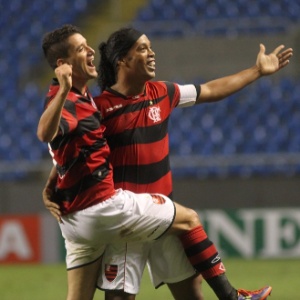 Diretoria quer manter Ronaldinho e Thiago Neves e ainda pretende repatriar o atacante Vagner Love