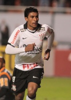 futebol pelo brasil: Após ano perfeito, Paulinho diz que joga Libertadores