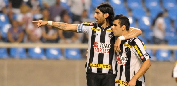 Com Loco Abreu e Herrera, média de gols do Botafogo é bem superior à atual