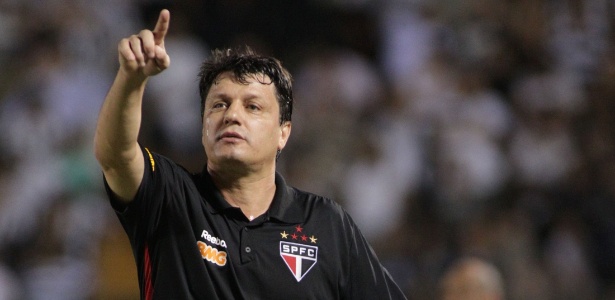 Técnico Adilson Batista tenta organizar o São Paulo mesmo após tantos desfalques