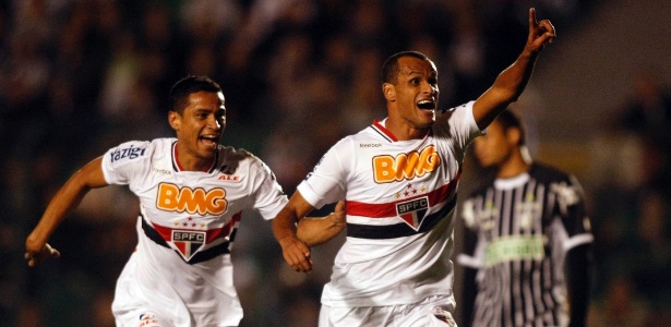 http://e.imguol.com/esporte/2011/09/03/rivaldo-comemora-seu-gol-o-segundo-do-sao-paulo-contra-o-figueirense-fora-de-casa-1315090422541_615x300.jpg