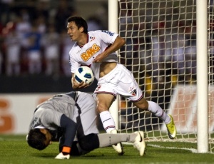 Piris pode retornar no cl�ssico contra o Corinthians; jogador n�o sente mais dores