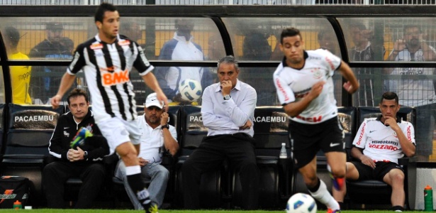 Cartolas garantem permanência de Tite mesmo se houver derrota diante do São Paulo