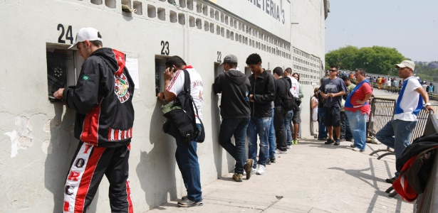 Fotos S O Paulinos Fazem Fila Por Ingressos Do Retorno De Luis Fabiano