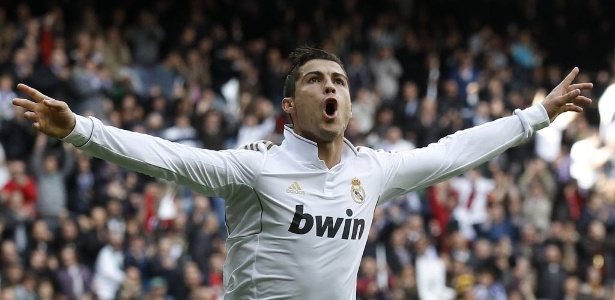Cristiano Ronaldo comemora seu primeiro de três gols contra o Osasuna