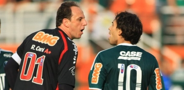 Rogério Ceni e Valdívia tiveram atrito em campo em clássico disputado em 2008 