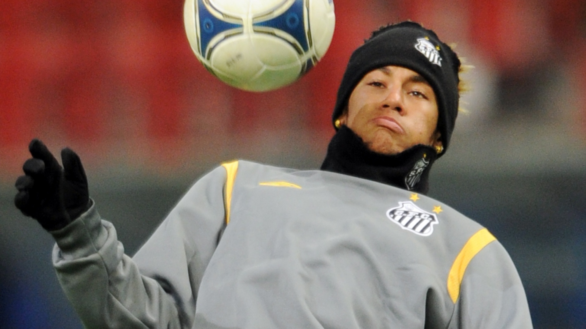 http://e.imguol.com/esporte/2011/12/13/neymar-tenta-dominar-a-bola-em-treino-do-santos-no-japao-1323783090562_1920x1080.jpg