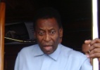 Pelé chega de bonde com ministros e apresenta museu