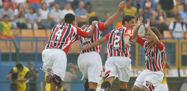 São Paulo goleou o rival no Pacaembu, em jogo válido pelo Campeonato Brasileiro 