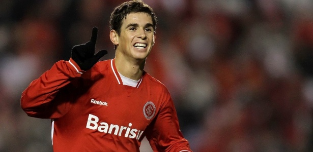 Oscar, meia do Inter, vive imbróglio judicial com seu ex-clube, o São Paulo