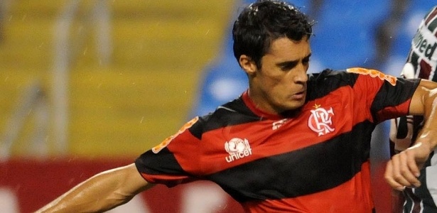 González resolveu problemas particulares e poderá jogar pelo Flamengo no domingo