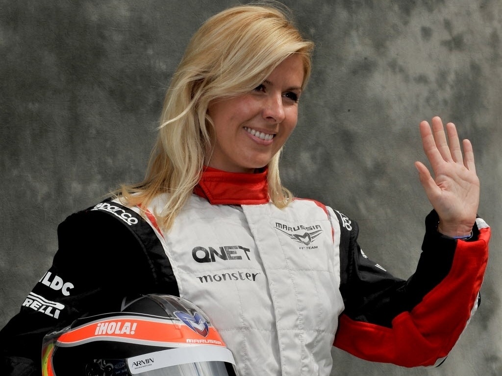 maria-de-villota-posa-para-os-fotografos-espanhola-foi-piloto-de-testes-da-renault-em-2011-e-agora-testara-pela-marussia-1331844737706_1024x768.jpg