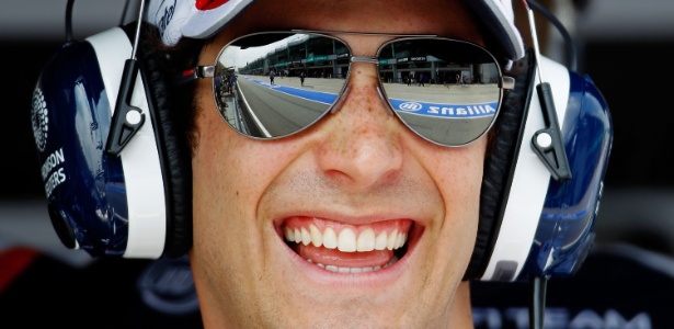 Senna sorri durante treinos livres na Malásia; brasileiro chegou em sexto na corrida