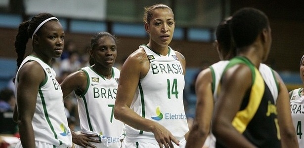 Érika marcou 19 pontos e comandou a vitória da seleção brasileira sobre a Jamaica