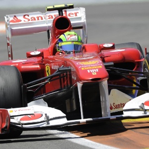 Boatos davam conta de que Massa poderia deixar a Ferrari, mas brasileiro segue prestigiado na equipe