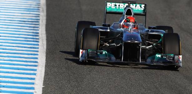 Schumacher liderou manhã do segundo dia de testes usando Mercedes de 2011