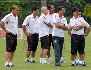 Liderada por Luxa, comissão técnica do Flamengo tem a missão de manter clube na elite do Brasileiro