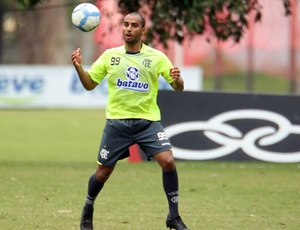 Apesar do mau futebol apresentado no estreia, Deivid continua sendo titular do Flamengo