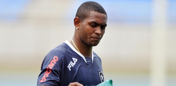 Jobson revelou desejo de defender o maior rival do Botafogo e fazer dupla com V. Love