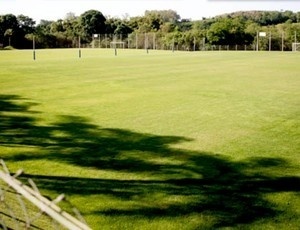 Um dos cinco campos da SM Sports em Londrina