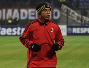Após deixar o Milan-ITA, Ronaldinho Gaúcho está próximo de acertar com outro clube rubro-negro 