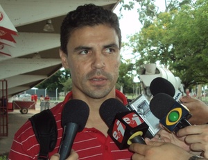 Zagueiro Bolívar tem bom contrato com o Inter e não deixará Porto Alegre para jogar no Corinthians