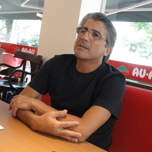 http://e.imguol.com/esporte/futebol/2011/01/17/luiz-augusto-veloso-diretor-de-futebol-do-flamengo-entrevista-exclusiva-em-londrina-1295273723972_300x300.jpg