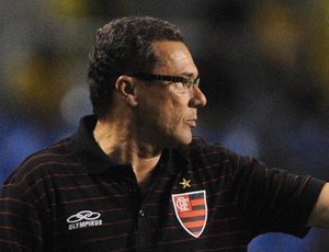 Vanderlei Luxemburgo espera que equipe do Flamengo evolua no decorrer do campeonato