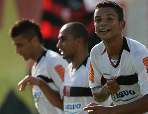 Zagueiro David comemora a chance de ser titular da zaga do Flamengo, junto com Welinton