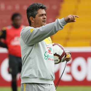 Ney Franco decidiu ficar apenas no comando da seleção brasileira sub-20, frustrando o Santos