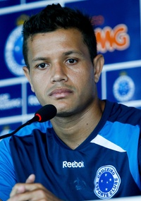 Everton espera ser confirmado por Cuca na vaga de Montillo