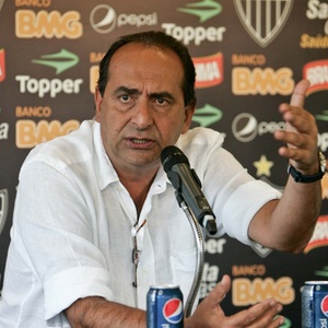 Bruno Cantini/site oficial do Atlético-MG Alexandre Kalil diz que não há pressa para Atlético repor as saídas de atletas como o atacante Tardelli