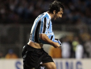 Douglas fez um belo gol no segundo tempo, mas de nada adiantou e o Grêmio perdeu para Católica