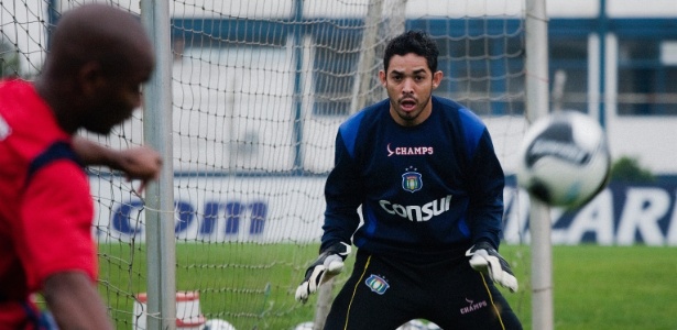 Luiz não entra em campo desde o final de setembro, quando sofreu um estiramento na coxa