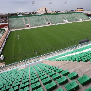 Vista geral do estádio Bezerrão, no Gama, que deverá receber clássicos do Brasileirão neste ano