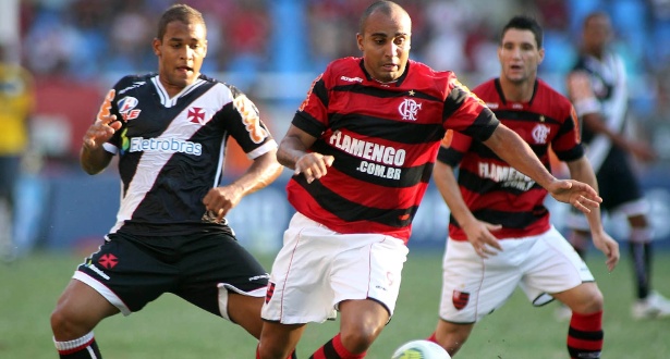 http://e.imguol.com/esporte/futebol/2011/05/01/fellipe-bastos-e-deivid-brigam-pela-bola-no-vasco-x-flamengo-01052011-1304280695511_615x330.jpg