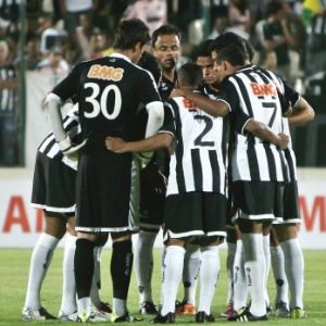 Técnico Dorival Júnior afirma que time atual é mais veloz, compacto e briga mais pela posse de bola