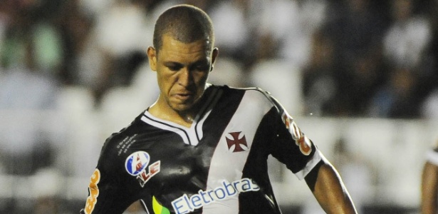 Eduardo Costa é considerado nome certo na lista de dispensas do Vasco para 2013