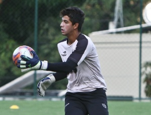 Renan Ribeiro foi barrado por Dorival Júnior em treino tático e Giovanni vira titular do gol alvinegro