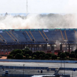 Implosão do estádio Mané Garrincha, que não funcionou; empresa quer nova tentativa em breve