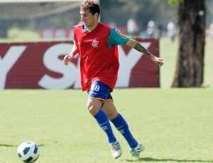 Argentino Bottinelli estreia com vitória e gol com a camisa do Flamengo no Campeonato Brasileiro