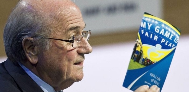 Blatter não teve adversário em eleição marcada por suspeitas de corrupção na Fifa