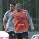 Emerson faz primeiro treino com bola; Jorge Henrique figura entre os titulares