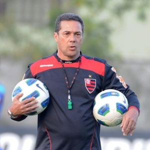 Vanderlei Luxemburgo só irá anunciar o time que enfrenta o Atlético-PR momentos antes da partida