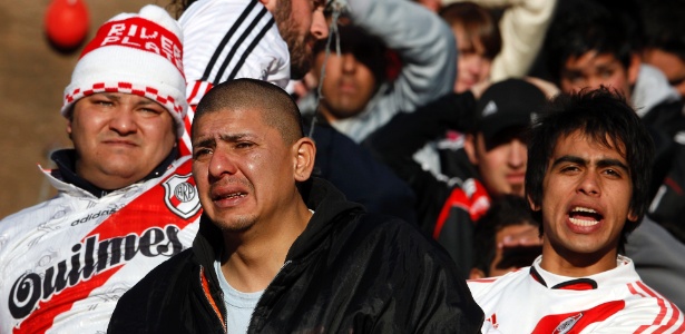 Torcida do River Plate não esconde tristeza com rebaixamento da equipe