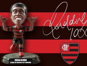 O boneco de Ronaldinho será vendido a partir de setembro e tem o preço sugerido de R$ 49,90