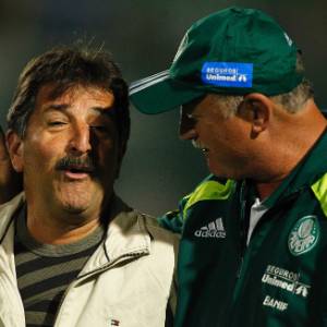 René Simões conversa com Felipão antes do jogo